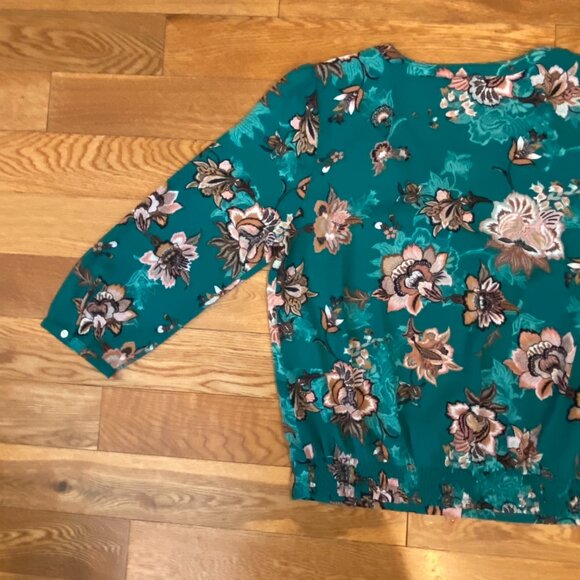 DR2 Woman’s Flower Floral Vneck Blouse Long Sleeve Size Small - Picture 5 of 10